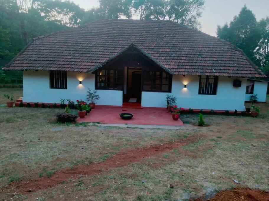 A Quaint Cottage With Rajah'S Seat View. Madikeri Kültér fotó